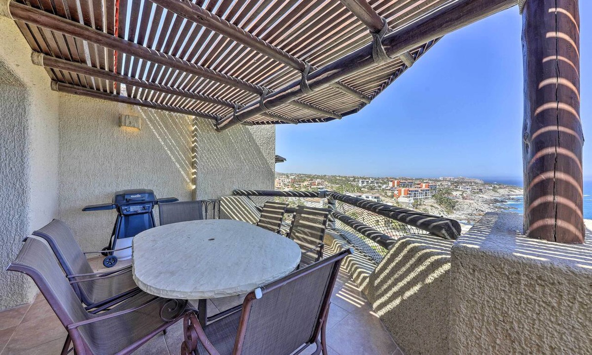 Cabo Bello Condo | Resort-Style Cabo Getaway with Pools & Ocean Views