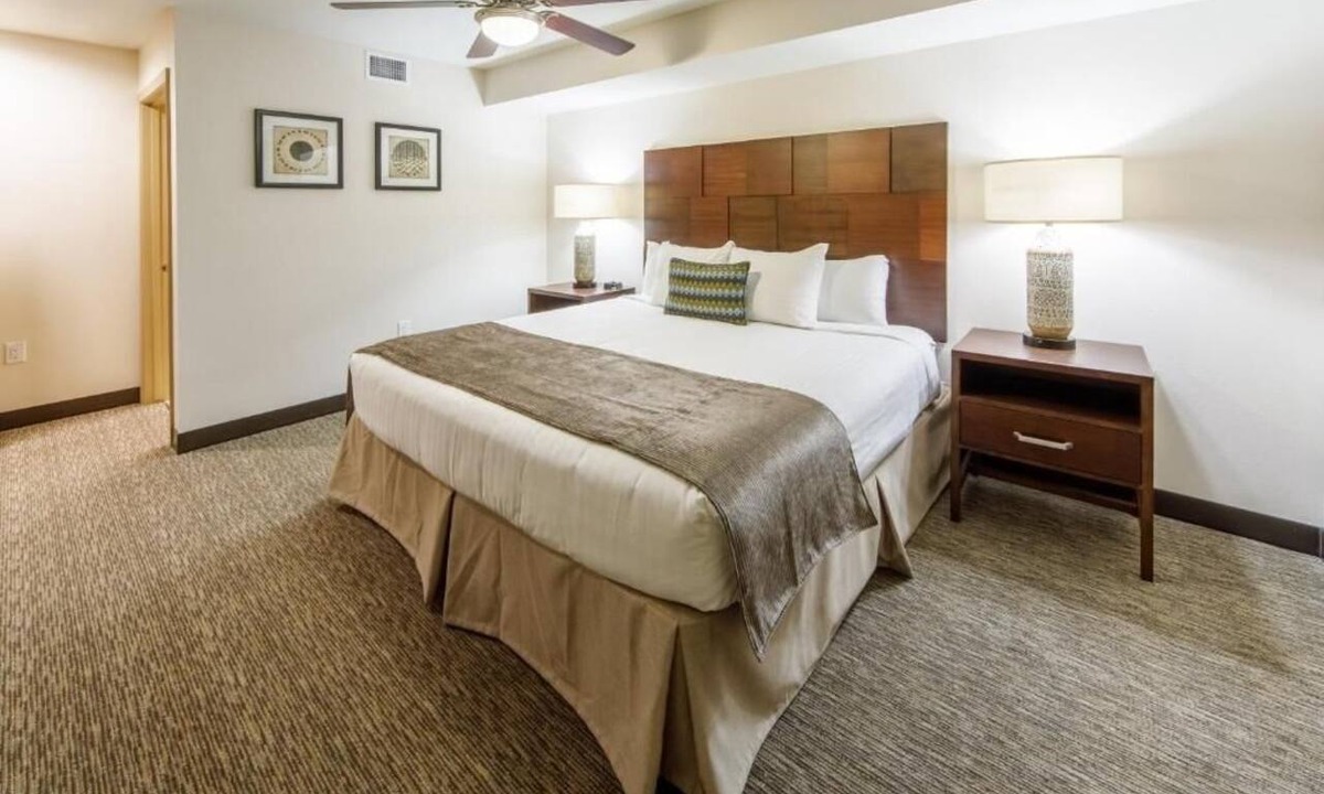 North Scottsdale Hotel | Resort-Style Scottsdale Stay w/Waterpark, Dining & Game Room