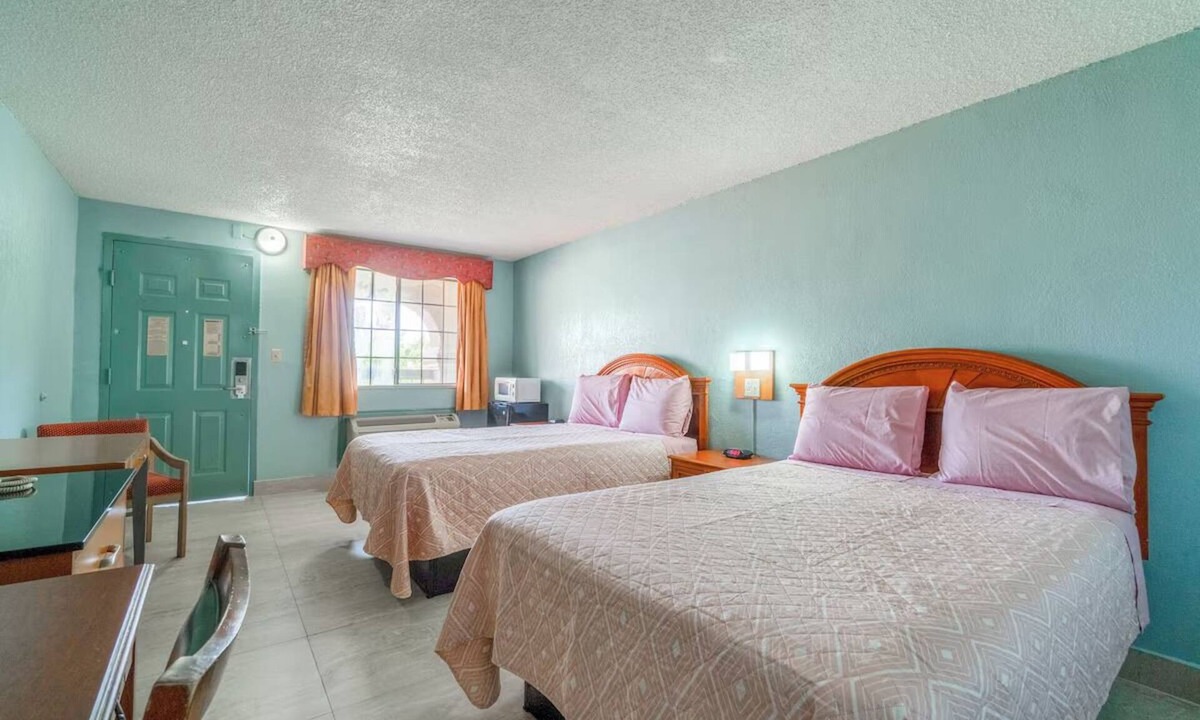 Harlingen Hotel | Road Trip Stop Near Harlingen Attractions - 3 Rooms w/Free Parking