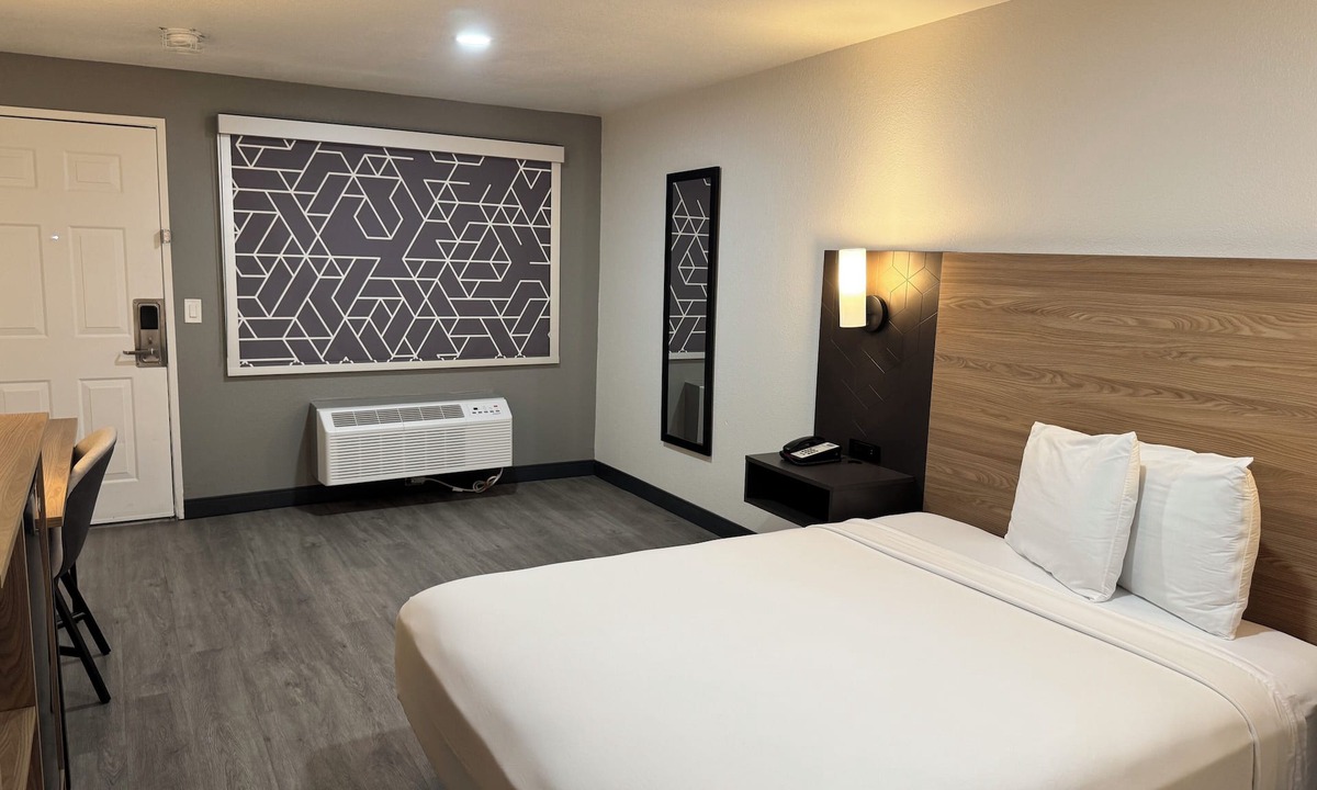 Thousand Palms Hotel | Rodeway Inn & Suites Rancho Mirage - Palm Desert Area