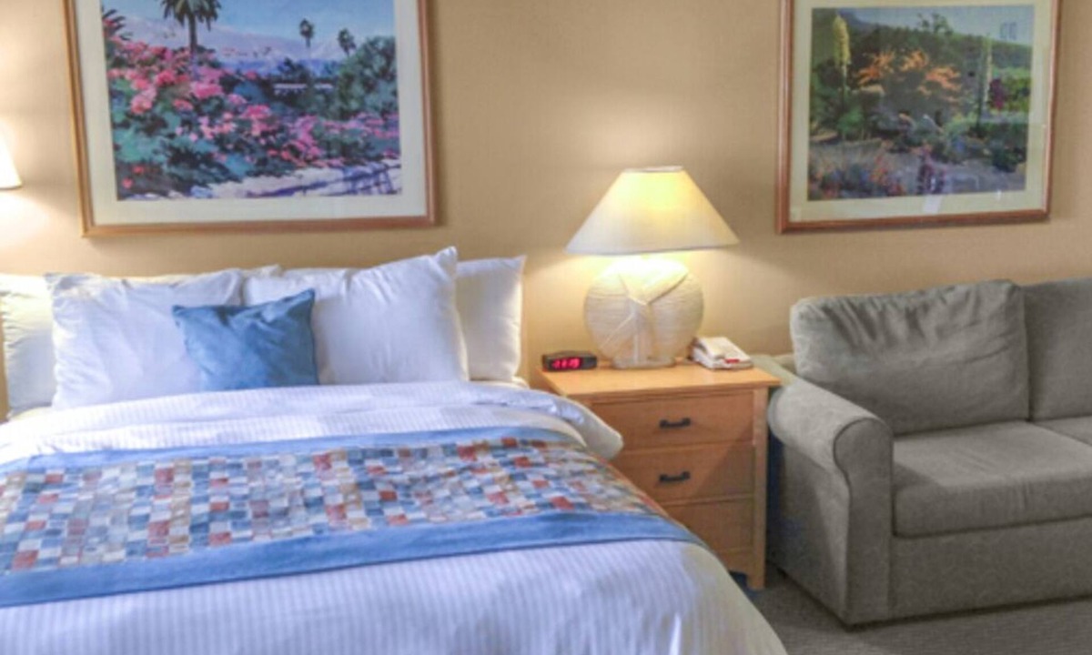 Canyon Corridor Apartment | Romantic getaway Palm Canyon Resort studio unit for 2. Private; near the action.