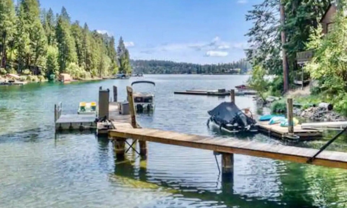 Hayden Lake Cabin | Romantic Lake-Front Cabin w Dock near Coeur d'Alene, Idaho