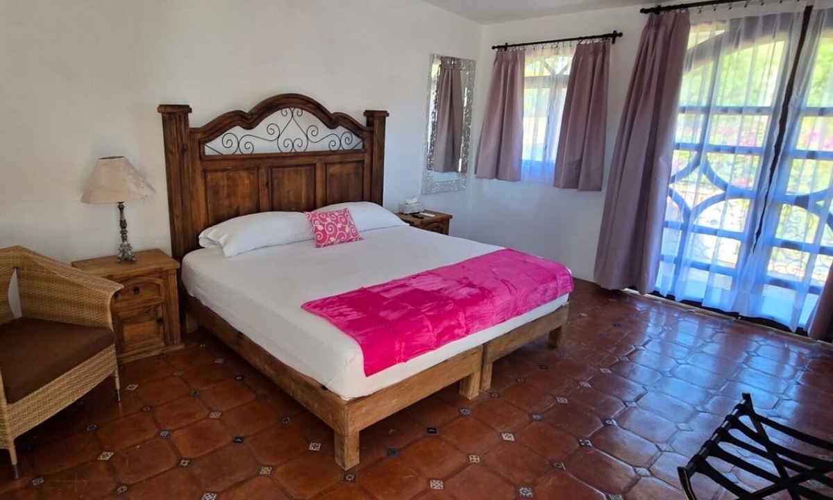 Ajijic Bed & Breakfast | Room "Los Naranjos" in Casa Caroline Bella