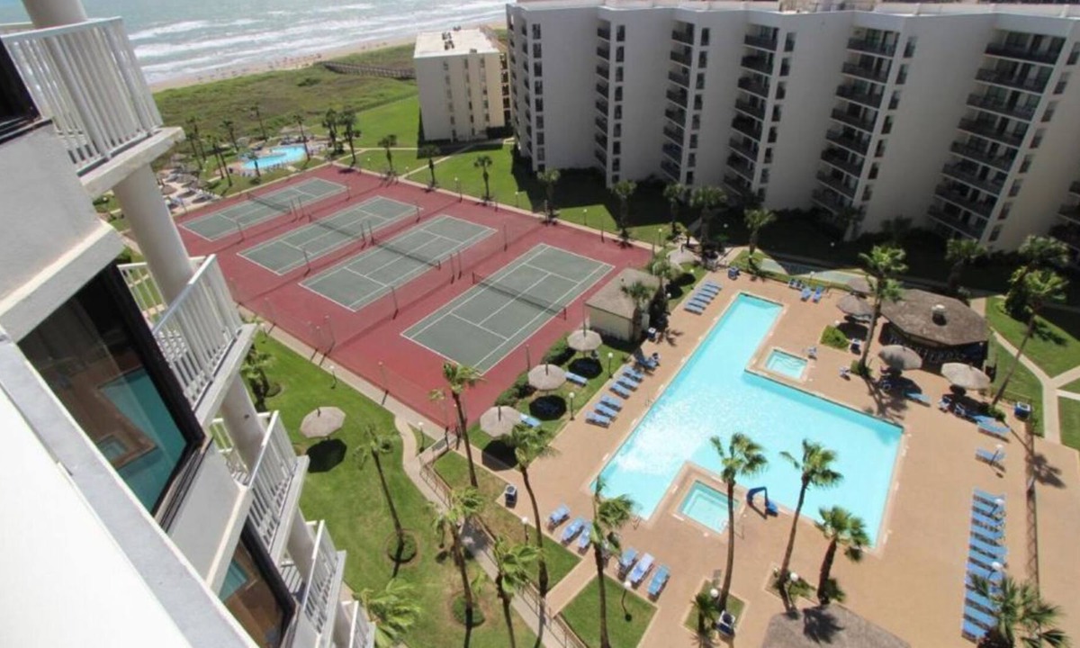 South Padre Island Condo | Royale Beach & Tennis Resort Elegant 2BR Condo with Outdoor Pool