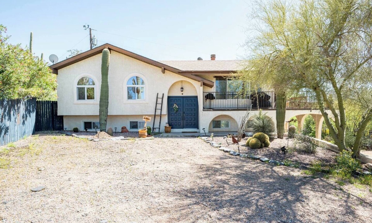 Surrey Hills House | Rustic Desert Retreat experience in Cave Creek