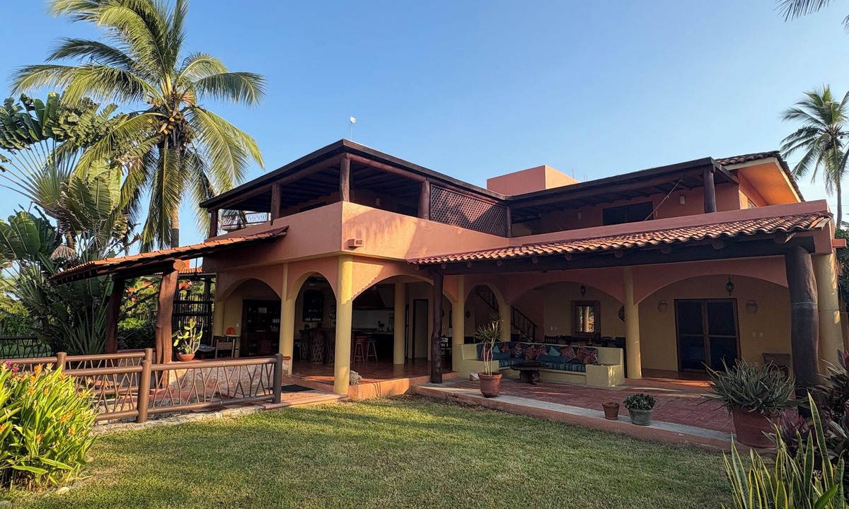 Saladita House | Saladita Perfection! Close to everything, walk to surf, elevated views.