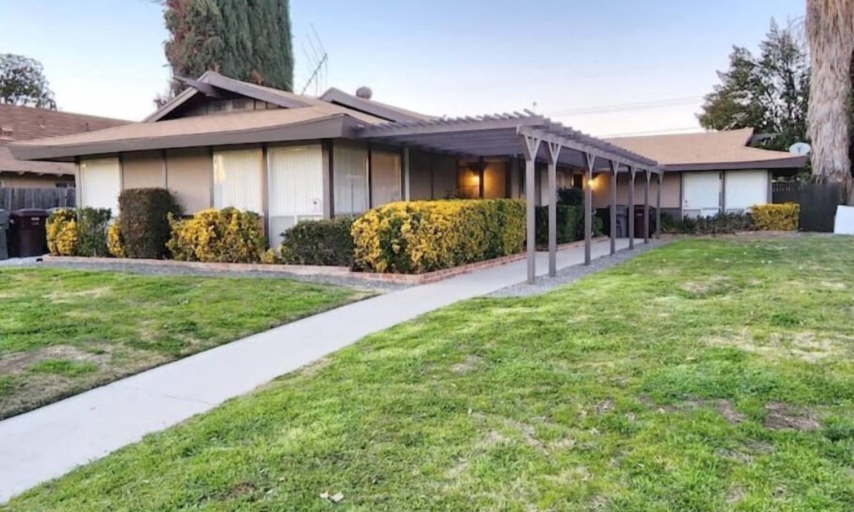 East Hemet House | SALE! Centrally Located, Super Clean, 4x Queen Bed