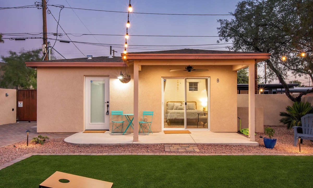 Sam Hughes Apartment | Sam Hughes Bungalows - B - Walkable to the University of Arizona, Large Backyard