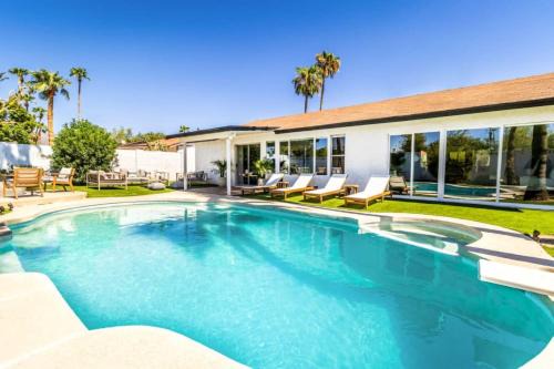 Knoell Scottsdale House | Scenic 4BR Villa Heated Pool & Games