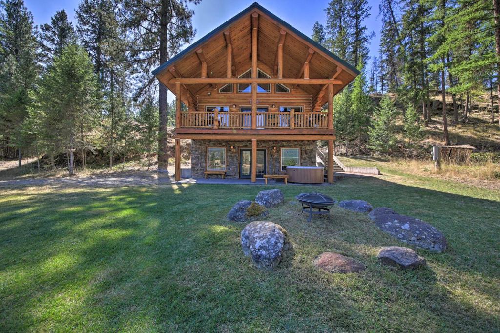 Thompson Falls House | Scenic Riverfront Retreat w/Hot Tub & Kayaks!