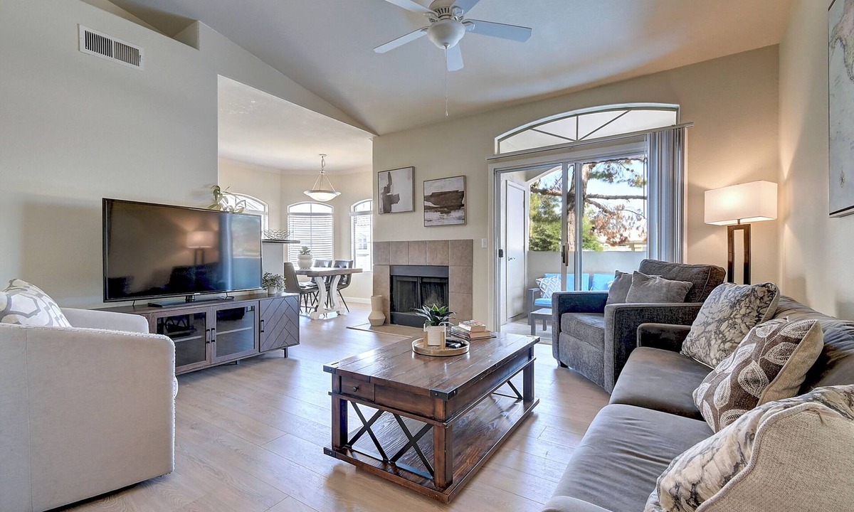 La Camarilla Condo | Scottsdale 3 Bdrm Condo w/Garage! Great complex w/Pool!