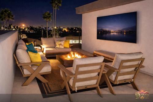 South Scottsdale House | Scottsdale 3BR with Private XL Rooftop, 2Car Garage, Heated Pool & Hot Tub, EV L2, 12min to Airport