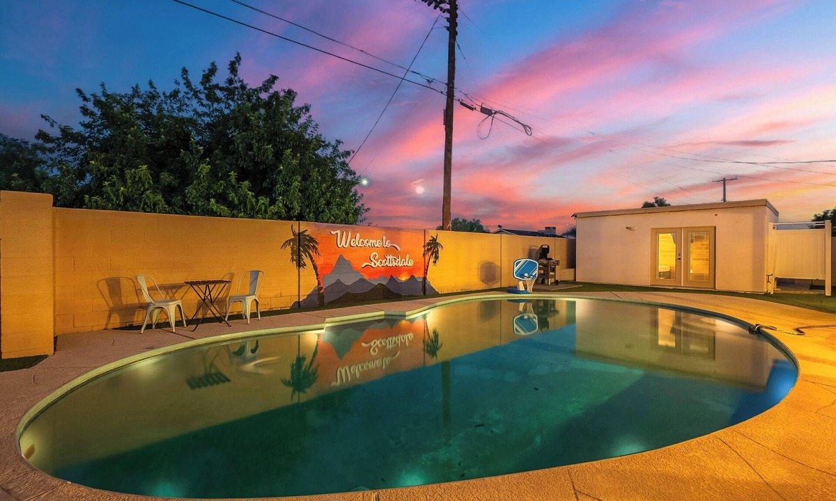 Scottsdale Estates Six House | Scottsdale Arizona - Pool, Hot Tub, & Mini Golf! Perfect for family and groups!