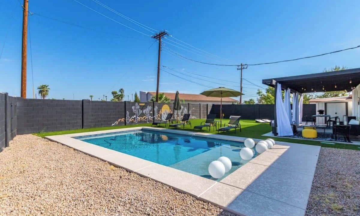 New Papago Parkway House | Scottsdale Retreat | Pool, Putt & More
