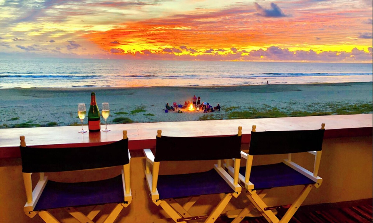 Cerritos Condo | ★Sea-Esta ★BEACHFRONT★ Surf Condo! Pool & Hot Tub! Surf Views! Right On The Sand