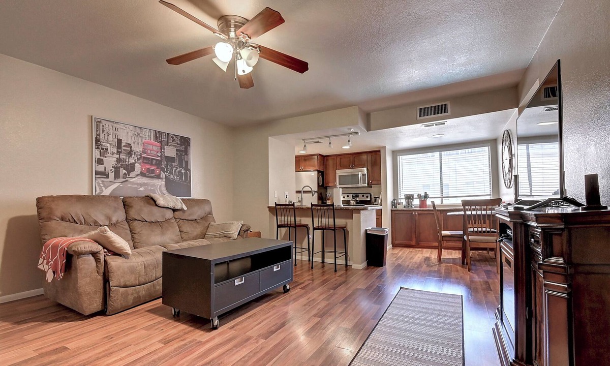 Tempe Condo | See the Valley of the Sun, Arizona State University and Tempe just a short walk.