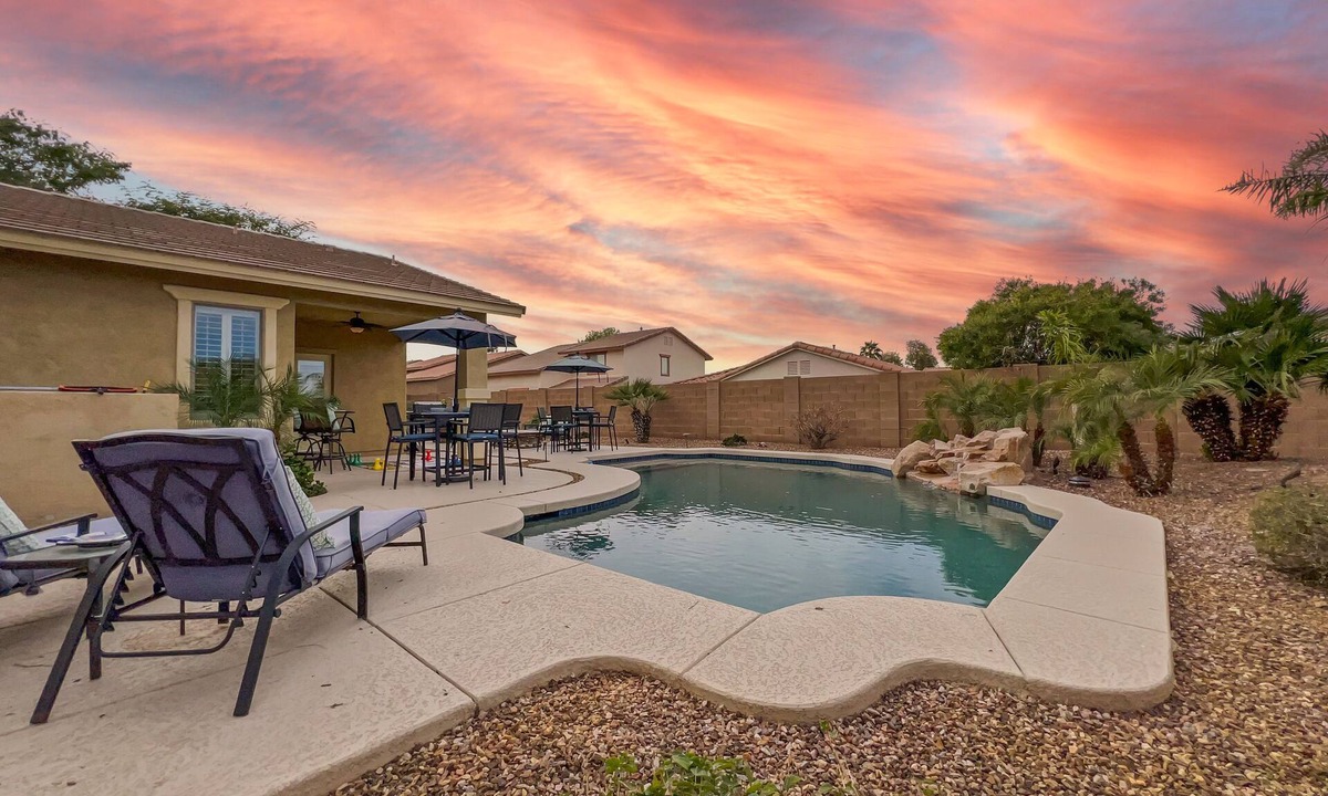 Seville House | Seville 4 beds + Office and Heated Pool, Fire Pit! 30 Night Min!