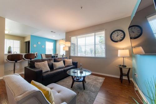 Valencia Apartment | Sky Luxury 2BDRM Suite Deluxe Living Cali