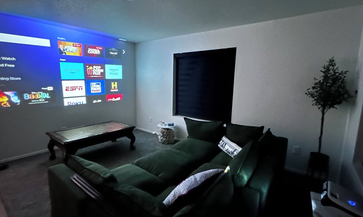 Yuma House | SLEEP UP to 10 in a beautiful Fully furnished House near Foothills!