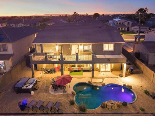Mesa House | Sleeps 14 Pool Fire Pit Billiards EV Plug