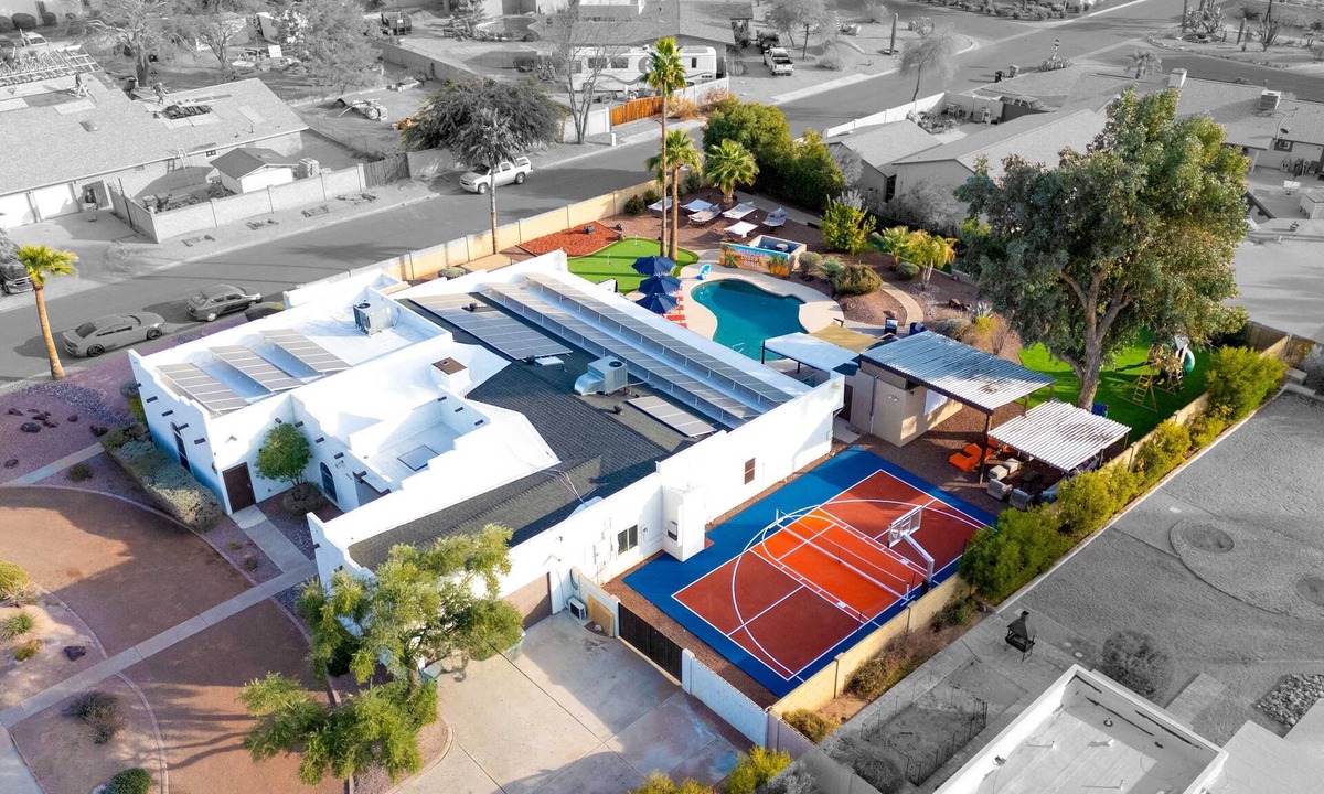 Shea North Estates House | Sleeps 24, FREE Heated Pool, Pickleball, Theater