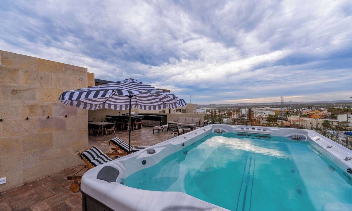 El Tezal Apartment | Sleeps 8 -Rooftop Penthouse @ Visa Vela + Jacuzzi