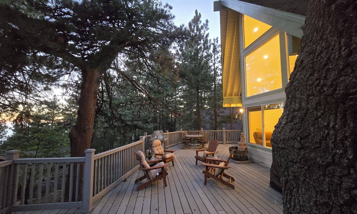 Running Springs House | Snow Valley:10 min. Easy Drive Up/Down. CLEAN! 1900 sf. Jacuzzi Tubs. Discounts!