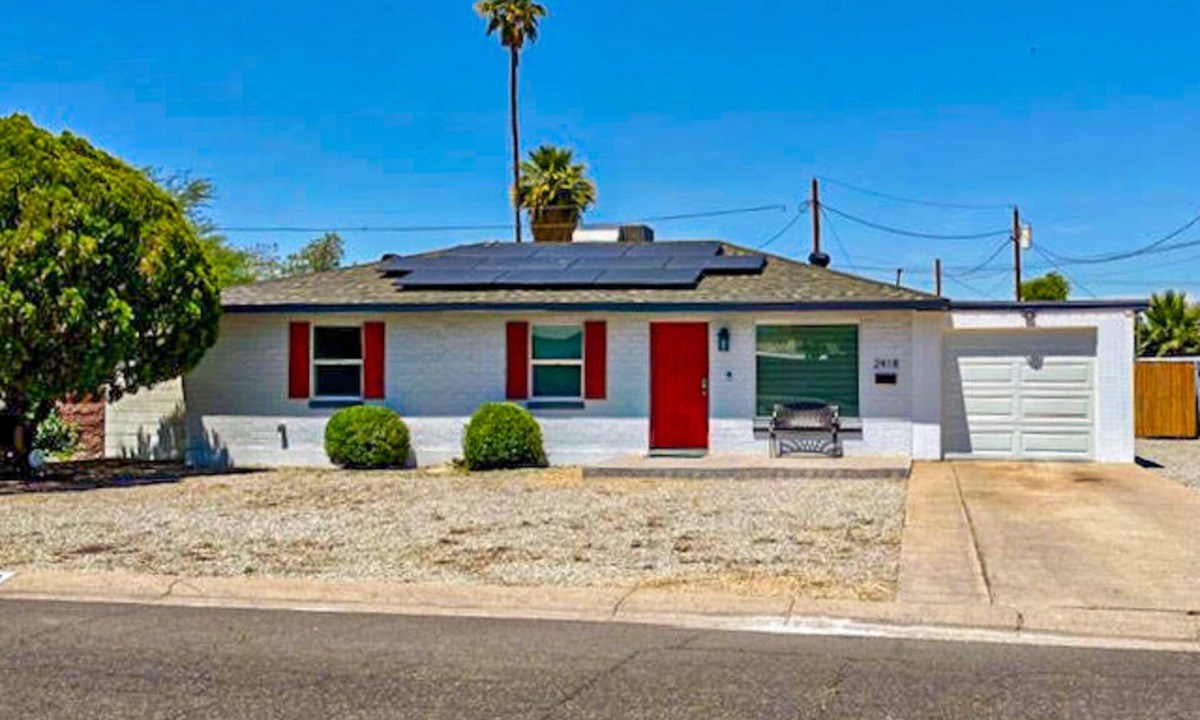 Encanto House | Snowbird-friendly home with central AC, washer/dryer & free WiFi - near golf