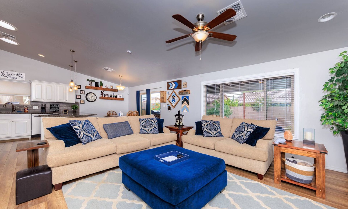 Yuma House | Snowbirds & Families - Large Covered Patio - Pet Friendly - CableTV - Sleeps 6