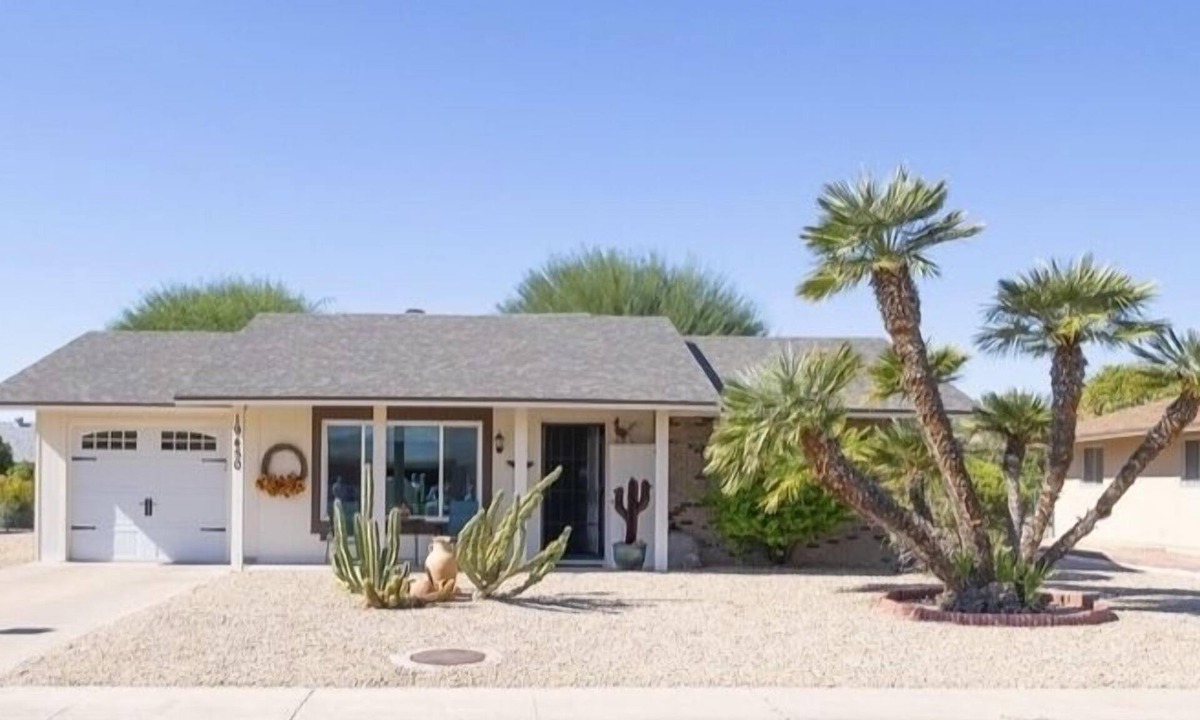 Sun City House | "SNOWBIRDS WELCOME" Adorable Casita, fully furnished with garden patio.