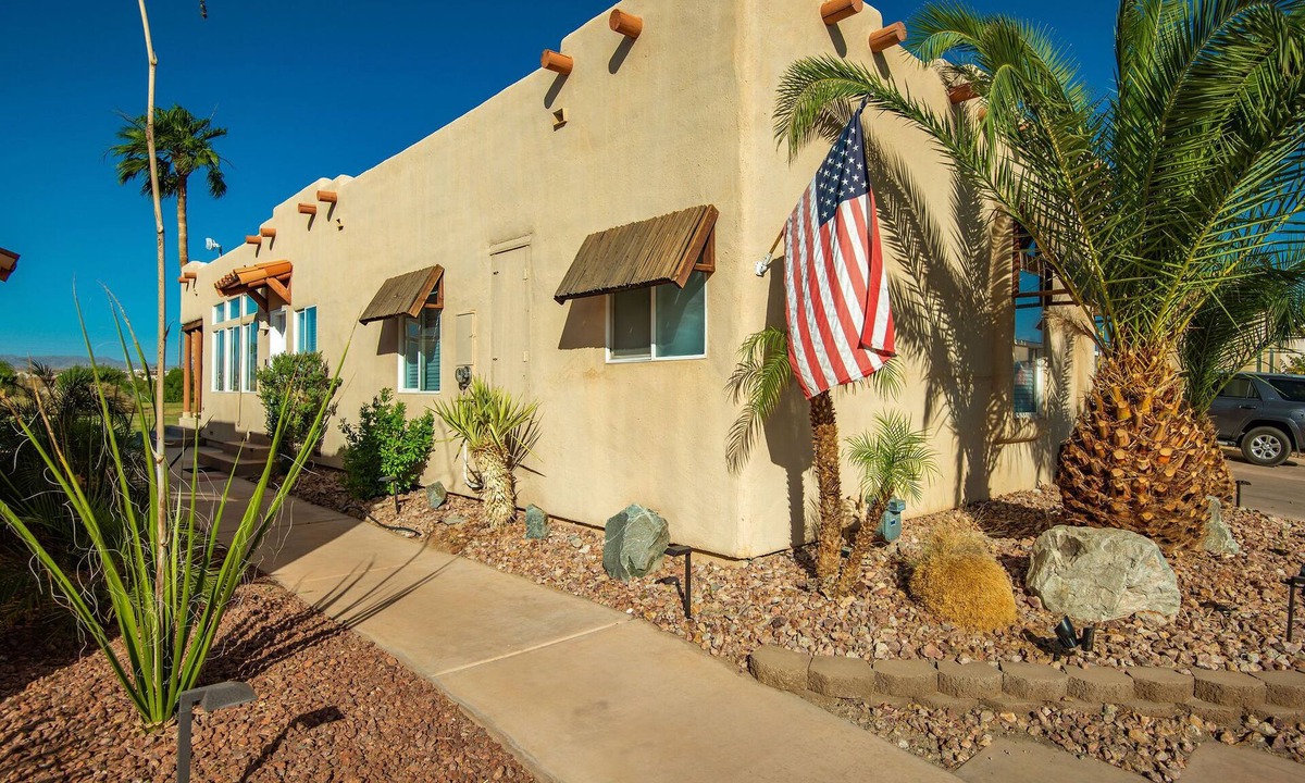 Needles House | Snowbirds Welcome. Enjoy River Life On a Golf Course.