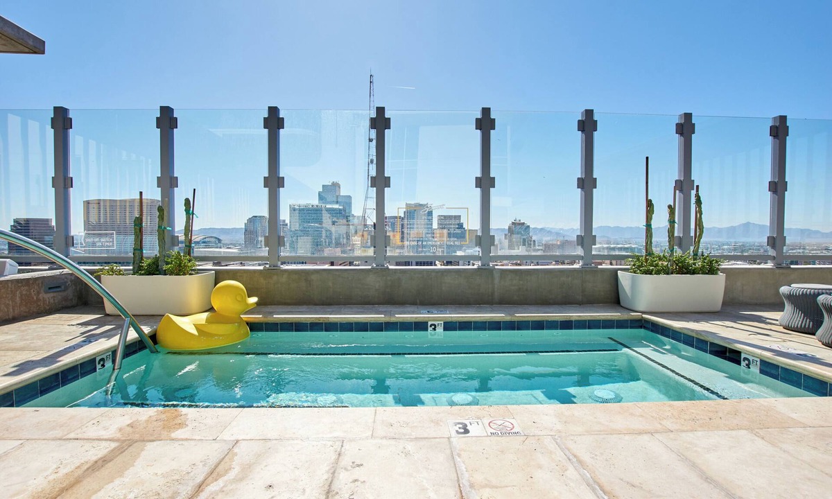 Downtown Phoenix Apartment | Sonder at McKinley | One-Bedroom Apartment w/Balcony