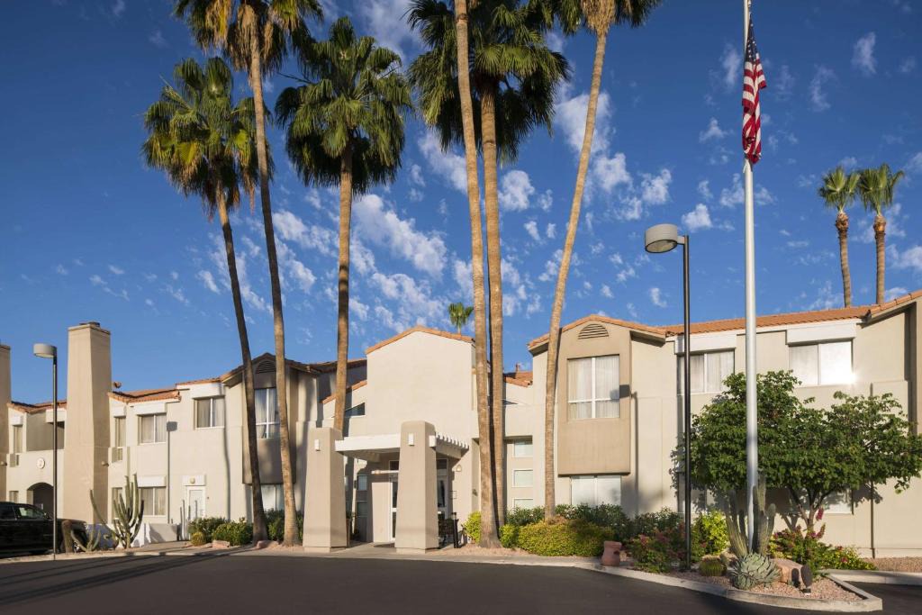South Scottsdale Hotel | Sonesta ES Suites Scottsdale Paradise Valley