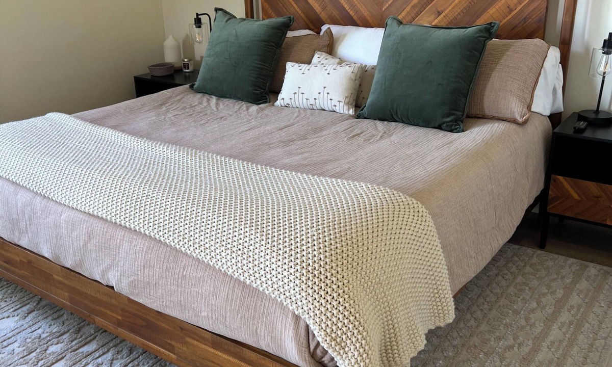 Phoenix House | Sonoran Ridge Retreat One Bedroom Home Sleeps Four, Sauna, Fire pit, Spa like