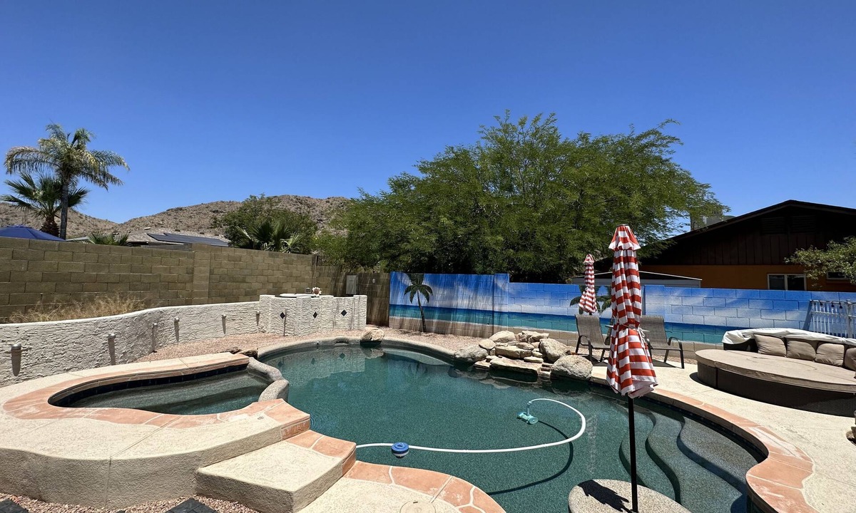 Desert Foothills Estates House | South Mountain FREE HEAT pool & Hot Tub Walk to Trails &Park