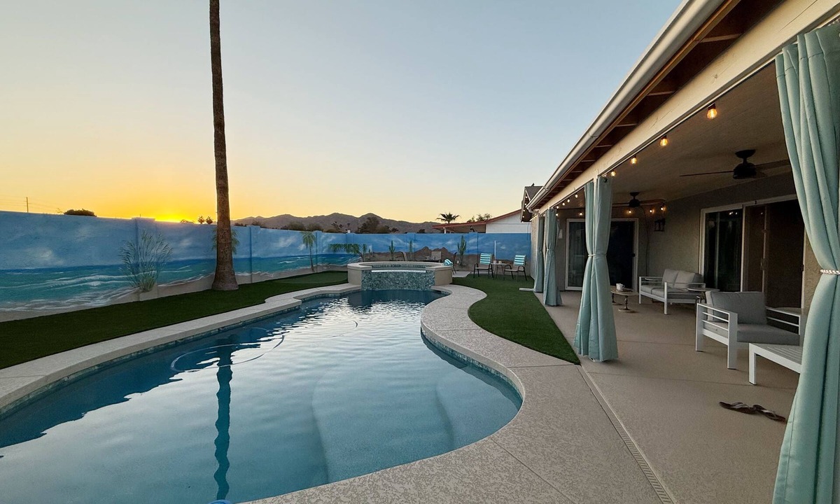 Desert Foothills Estates House | South Mountain FREE HEAT Pool & Hot Tub Close to Trails & Park NEW