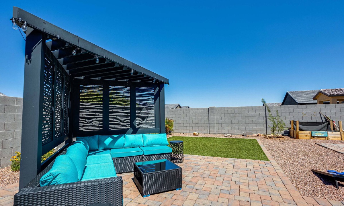 Maricopa House | Spa- Huge Backyard- Foosball- New! 30 Night Min.