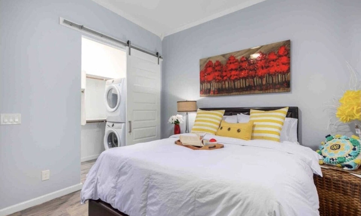 Terracita House | Spacious 1 Bd guesthouse. 1 QS bed +1 QS sleeper sofa Close to Spring training