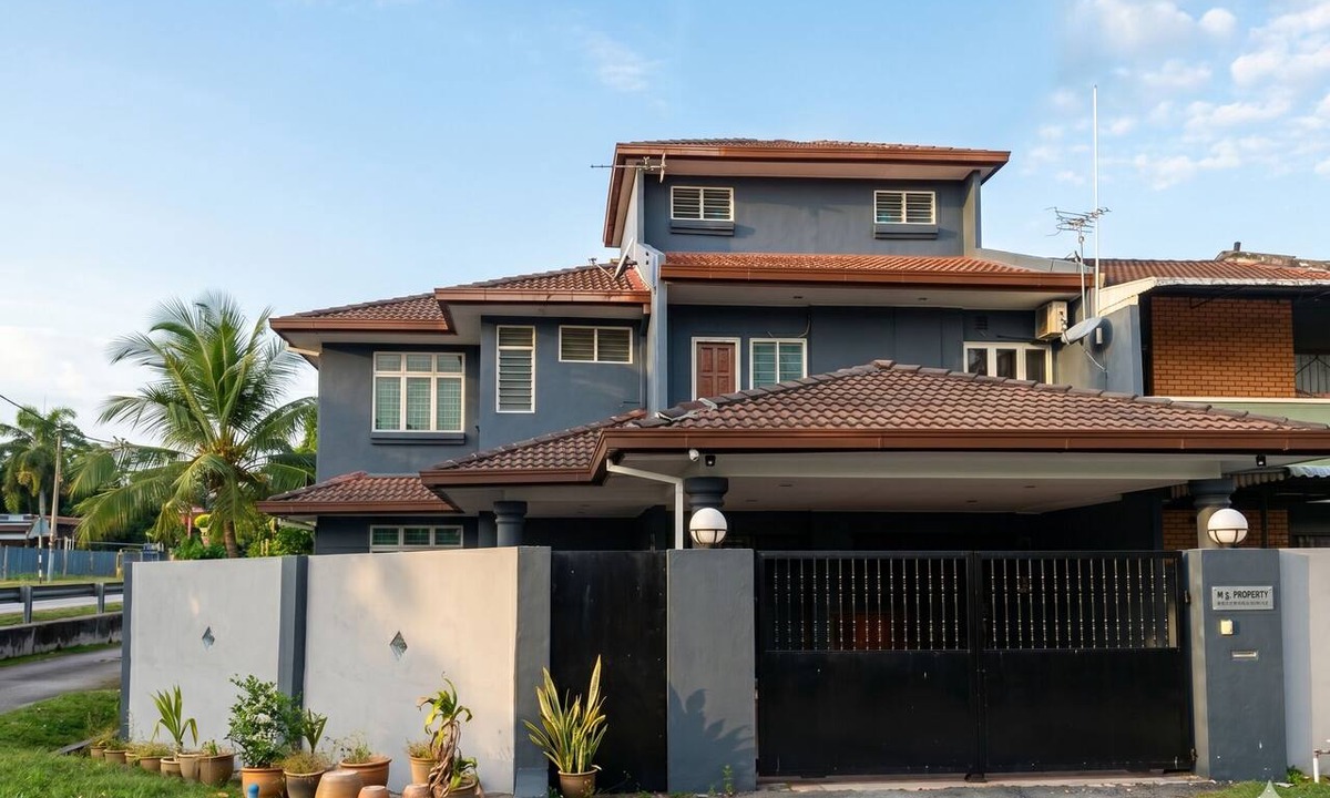 Kajang House | Spacious 2.5-storey semi detached house near SILK highway toward KL/Putrajaya.