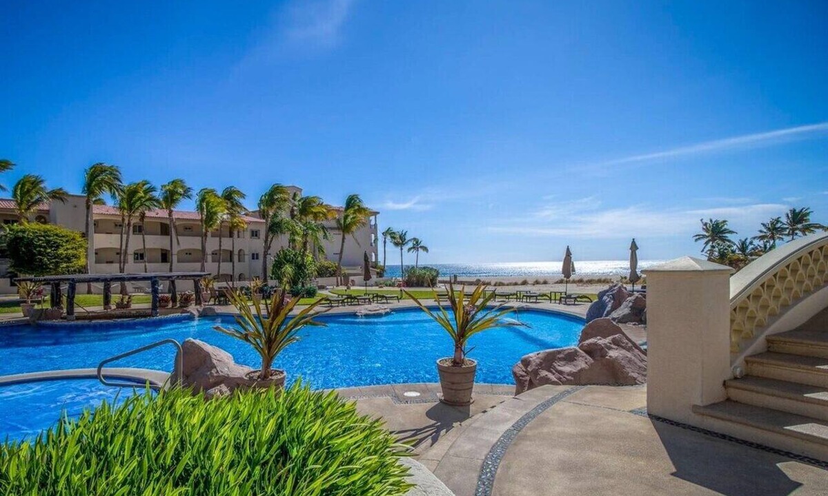 Zona Hotelera Apartment | Spacious 3-Bed Luxury Condo with Stunning Sea Views