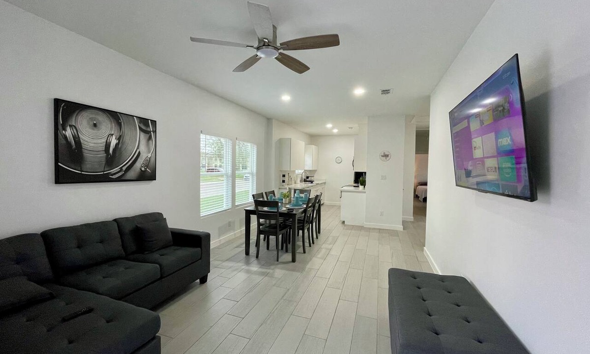 Harlingen Apartment | Spacious 3-bedroom apartment in wonderful Harlingen with WiFi, AC.