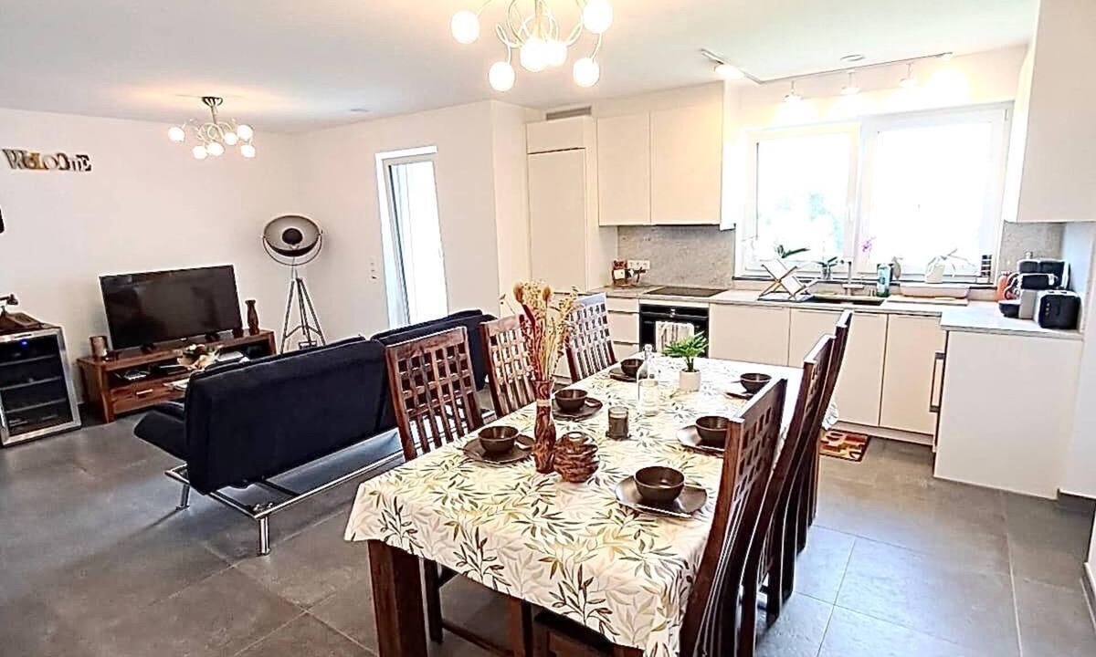 Kehlen Apartment | Spacious 3 Bedrooms with Garden View