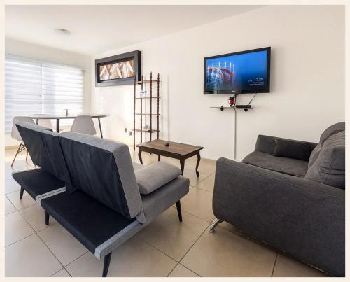 San Luis Potosi House | Spacious 3BR House On-Site Parking at Los Lagos