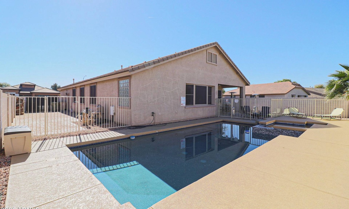 Rovey Farm Estates House | Spacious 4-bedroom house with AC and WiFi in tranquil Glendale, next to Westgate