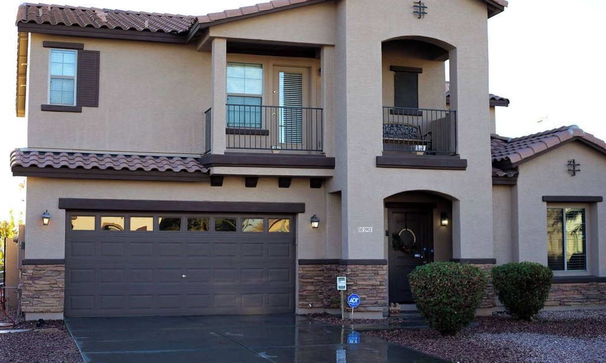 Estrella Village House | Spacious 4-bedroom house with tranquil outdoor space, includes Grill and Spa.