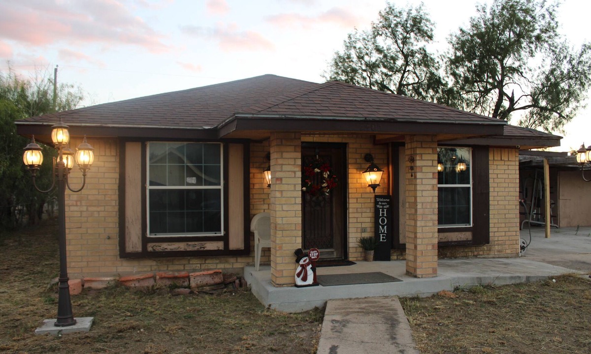 McAllen House | Spacious 4BR/3 Baths Near Airport & La Plaza Mall Large private fenced yard.