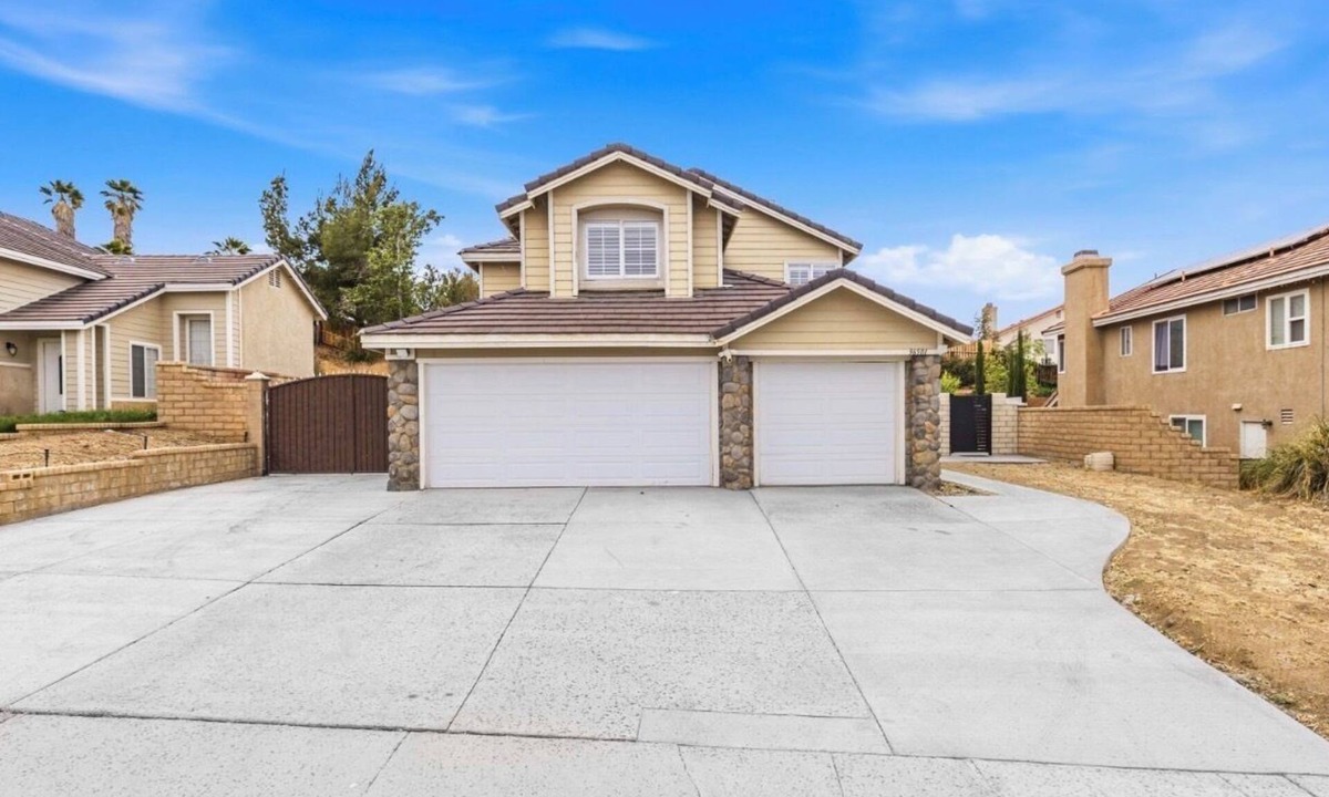 Palmdale House | Spacious 5-bedroom house in hillside of Palmdale