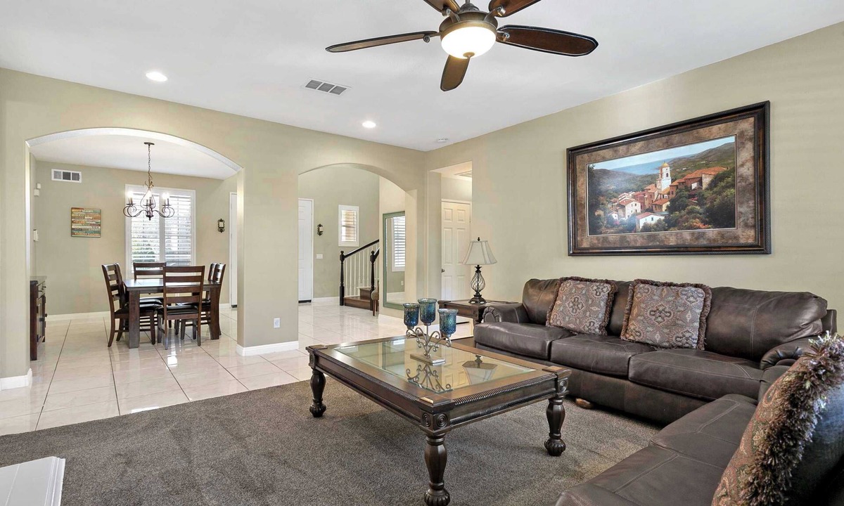 Eastvale House | Spacious 5BR Cari Ct Home｜ Lush Backyard｜Garage Access｜Main floor Bedroom #41964