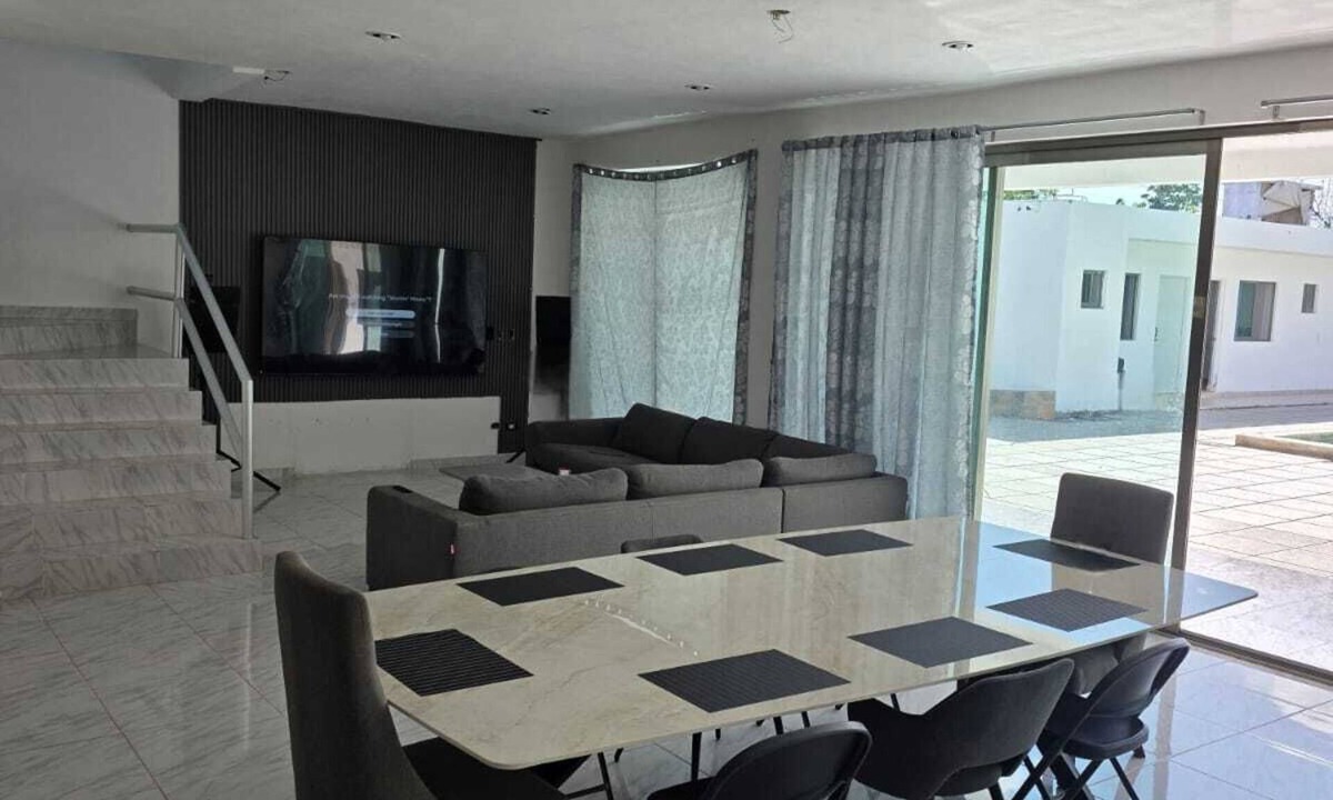 Alfredo V. Bonfil House | Spacious 6-bedroom house in Cancún with 2 Pools for relaxing stays