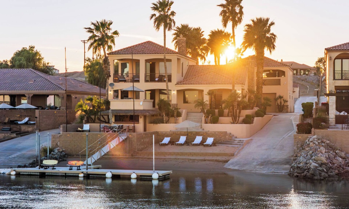 Bullhead City House | Spacious 7-bedroom Riverfront House with a Casita, Private Beach & Launch Ramp